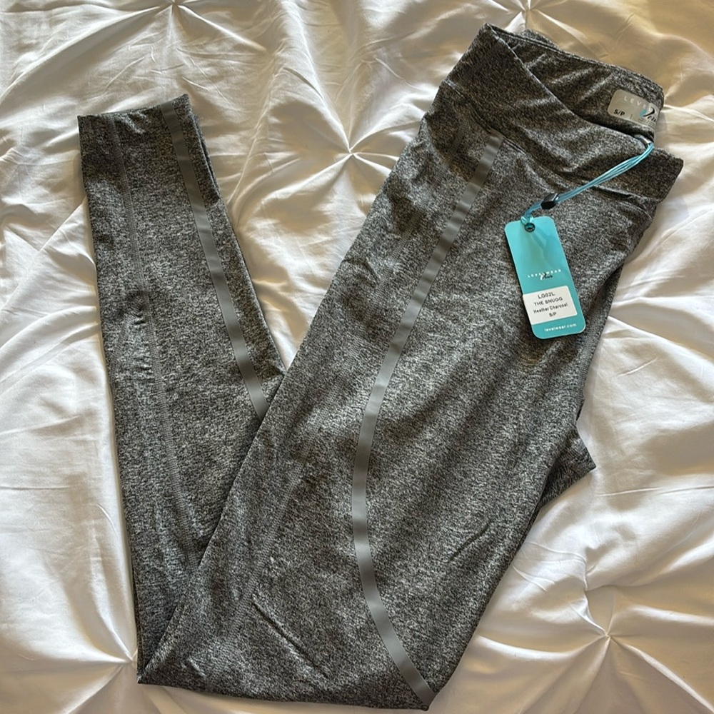 NWT Levelwear charcoal leggings with pockets size small